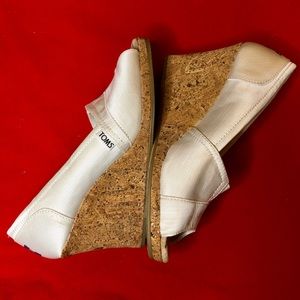 TOMS Classic Wedge Pump